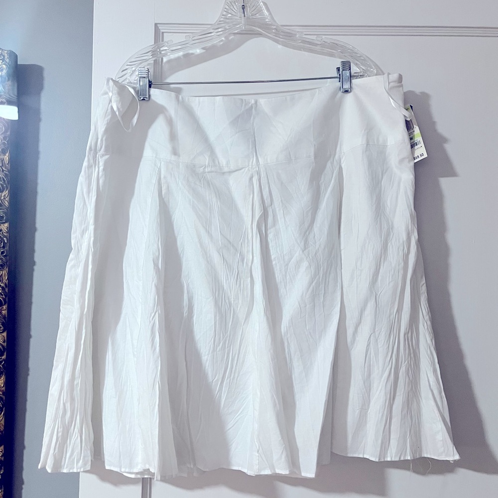 Women’s white 100% cotton skirt by INC, size 18, NWT!